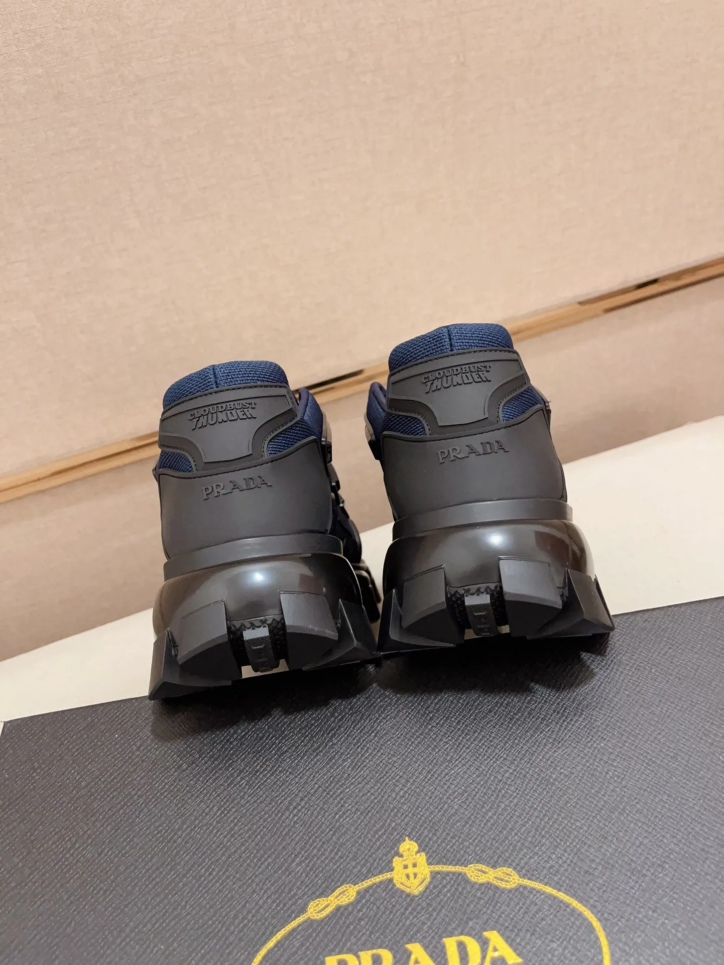Men's Men's Shoes 💰 620💰 ✔️✔️✔️High-quality new PRADA counters are launched at the same time. The new men's shoes and 😘fabrics are selected from first-layer cowhide. Lining: imported elastic mesh➕cowhide lining. 👍🏿High-end☄️Open-molded non-slip rubber outsole, exquisite lines, simple and elegant, comfortable and high-end for leisure travel. Number of yards: 38 to 44.